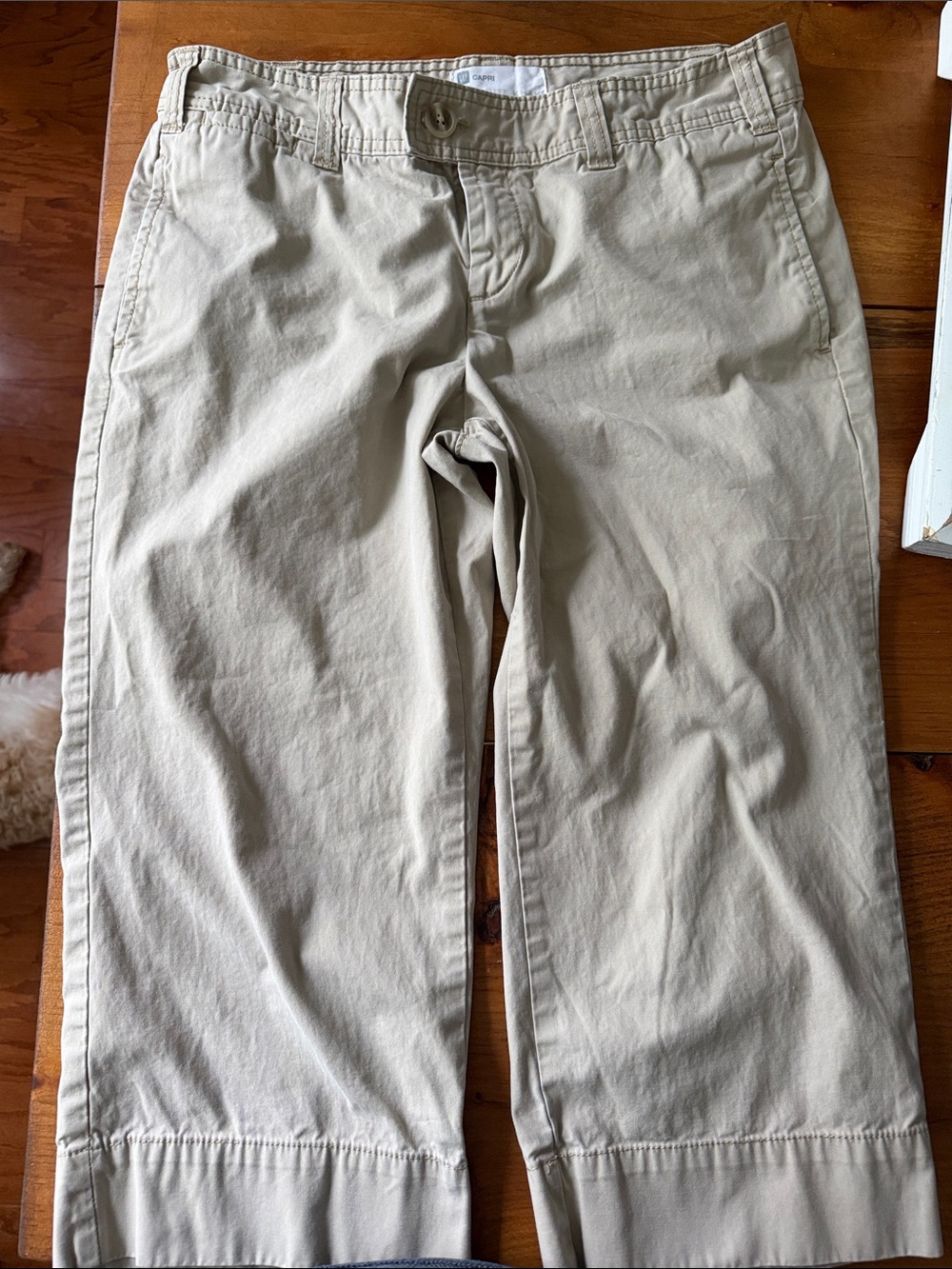 GAP Women's Khaki Capris in Light Beige